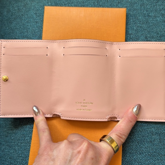 Louis Vuitton Celeste Wallet. M81665 - Picture 8 of 10